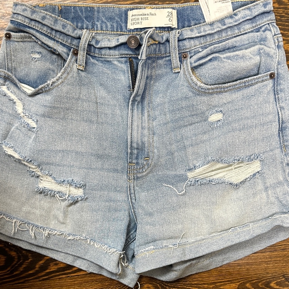 Abercrombie and Fitch Curve Love High Rise Shorts - Picture 3 of 7